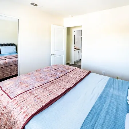 Spacious 5 Bedroom 3 Bath Modern Home By Downtown La With Parking Los Angeles Exterior photo