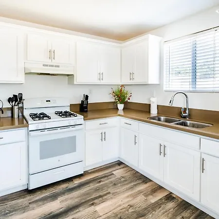 Spacious 5 Bedroom 3 Bath Modern Home By Downtown La With Parking Los Angeles Exterior photo