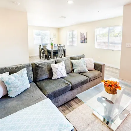 Spacious 5 Bedroom 3 Bath Modern Home By Downtown La With Parking Los Angeles Exterior photo