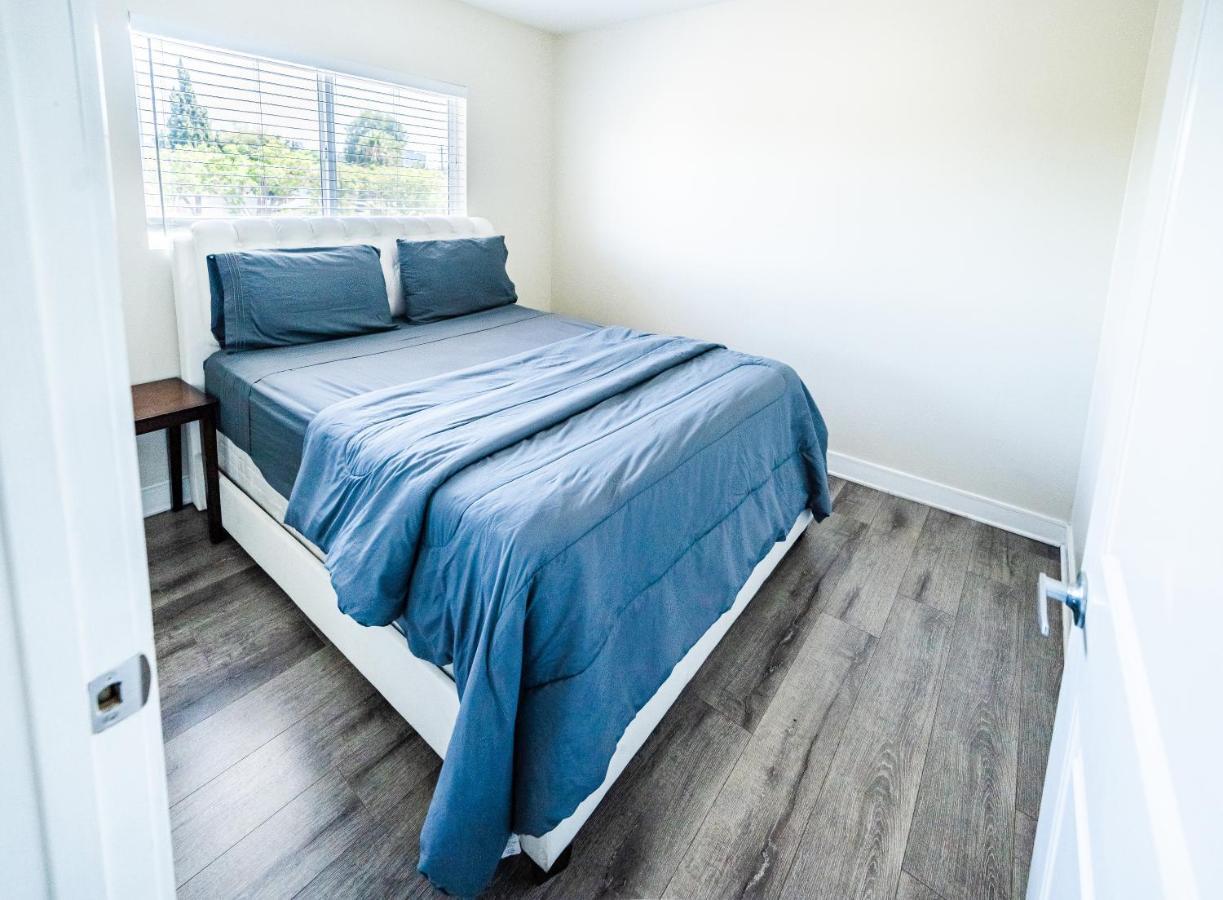 Spacious 5 Bedroom 3 Bath Modern By Downtown La With Parking Apartment *